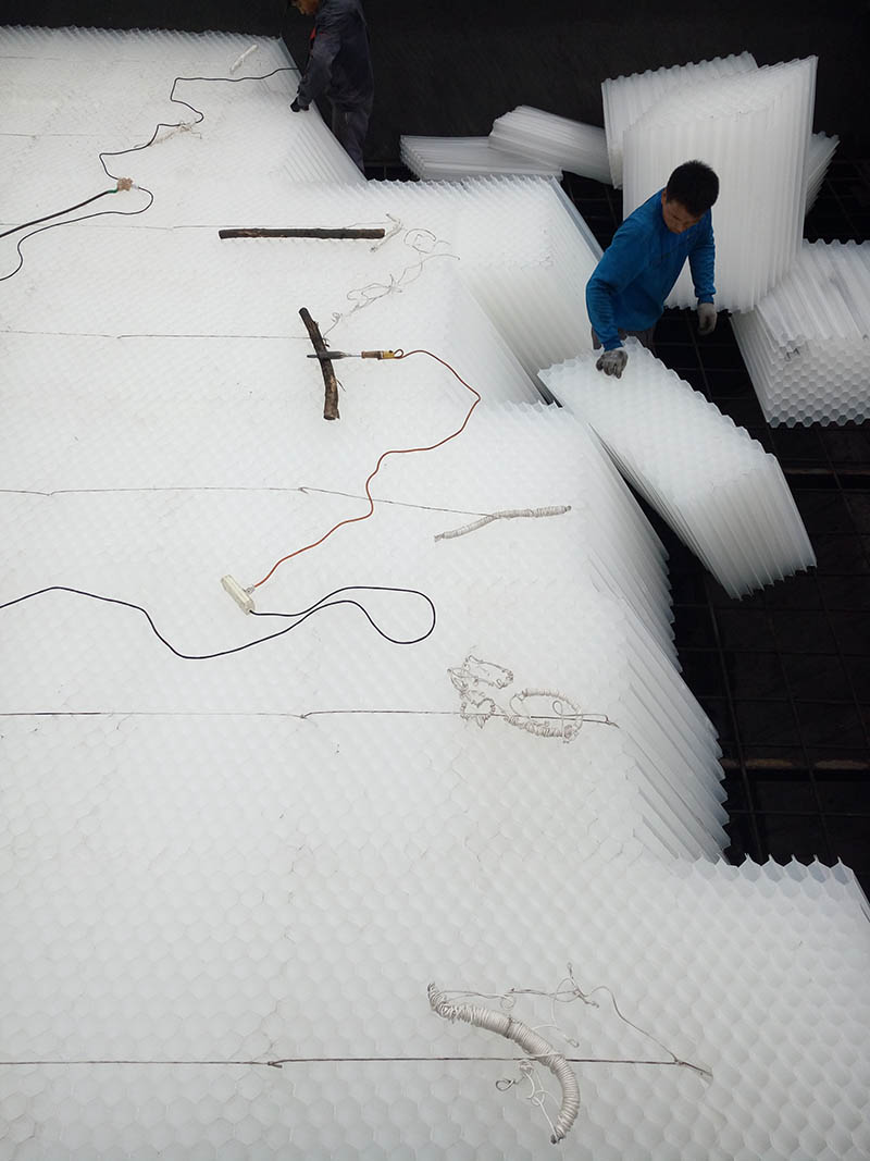 蜂窩斜管填料安裝現(xiàn)場(chǎng)